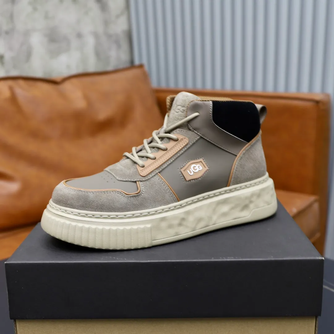 Ex-factory price: 620💰Thick wool imported from Australia Brand: UGG genuine purchase Size: 39-44 Grade: Official website 1:1 Material: First layer of genuine leather waterproof and antifreeze upper Real wool lining Original non-slip soft wear-resistant outsole Style category: Men's casual shoes Trendy style Comfortable on the feet Color: Official website color synchronization